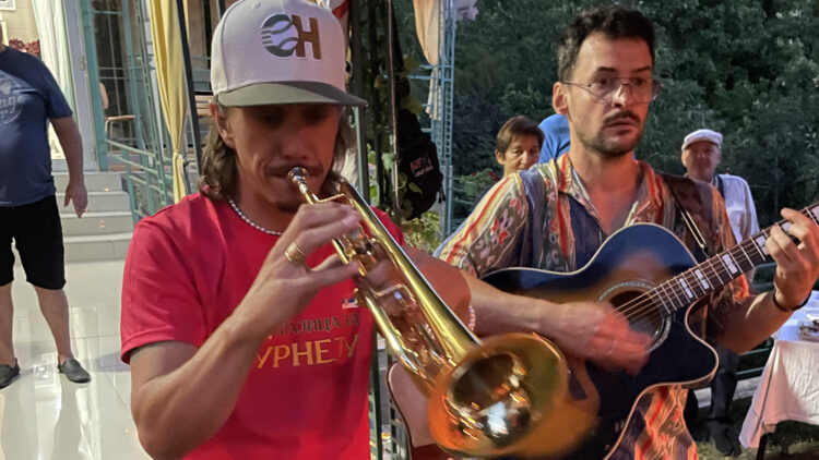Труба с улице: Мексиканац који прави герила-концерте по Србији