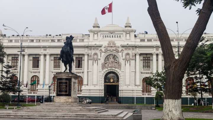 Хуан де Диос Гевара Кампој: Перуанска дилема